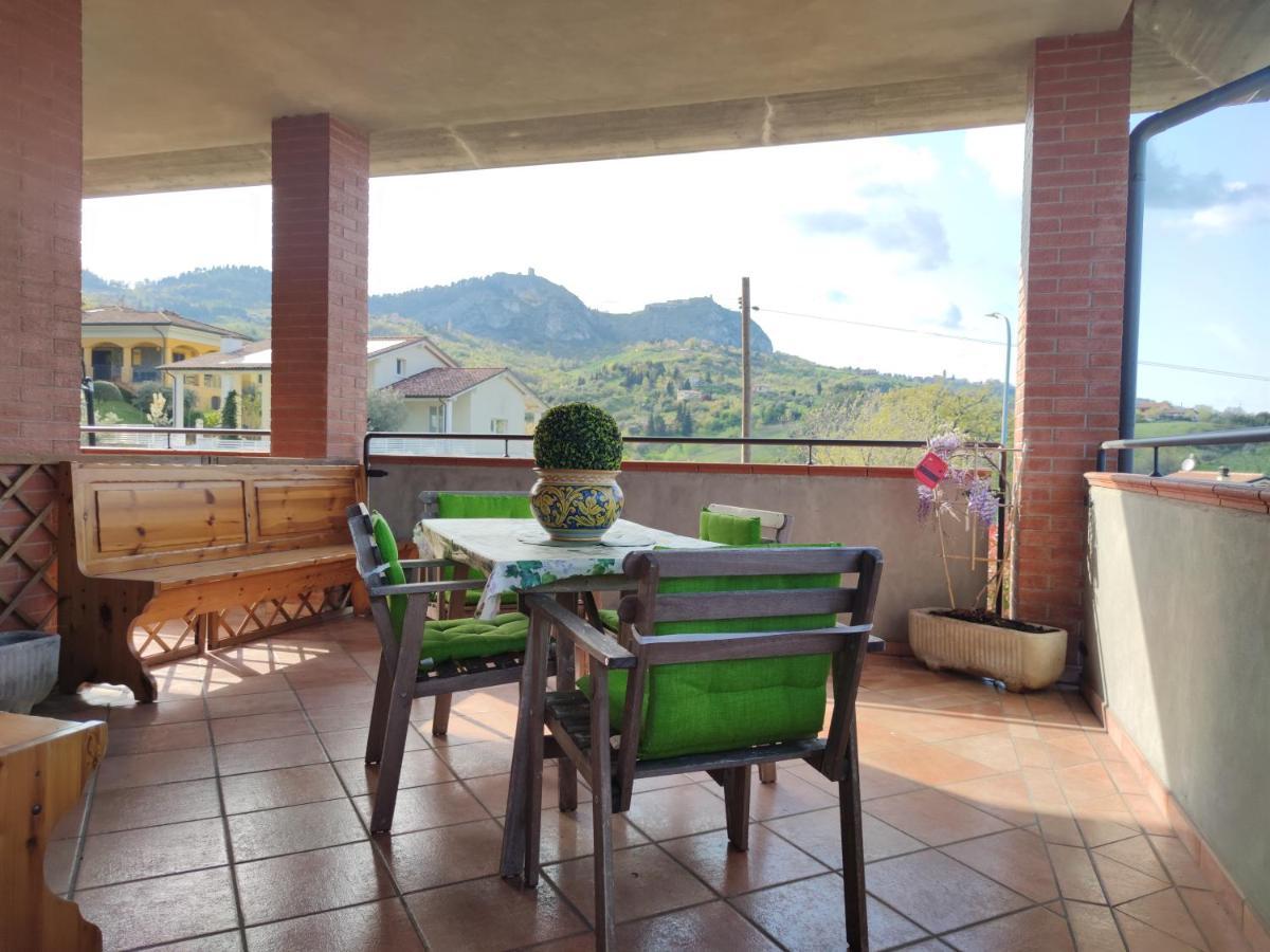 Apartamento Relax In Collina A Due Passi Dal Mare Torriana Exterior foto